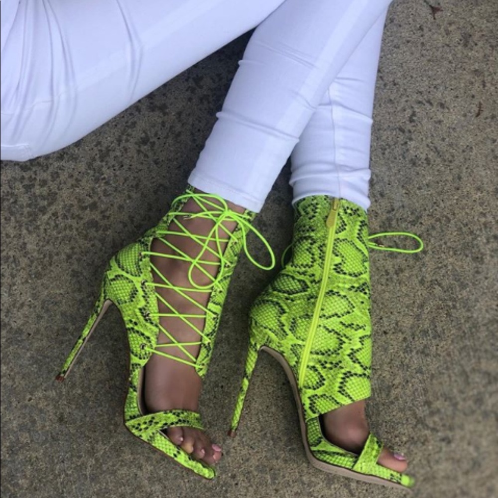COPY - Super cute lime snakeskin high heels 💕